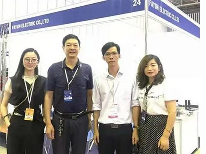 Gỗ và Video: Kết nối nghệ thuật truyền thống với công nghệ hiện đại